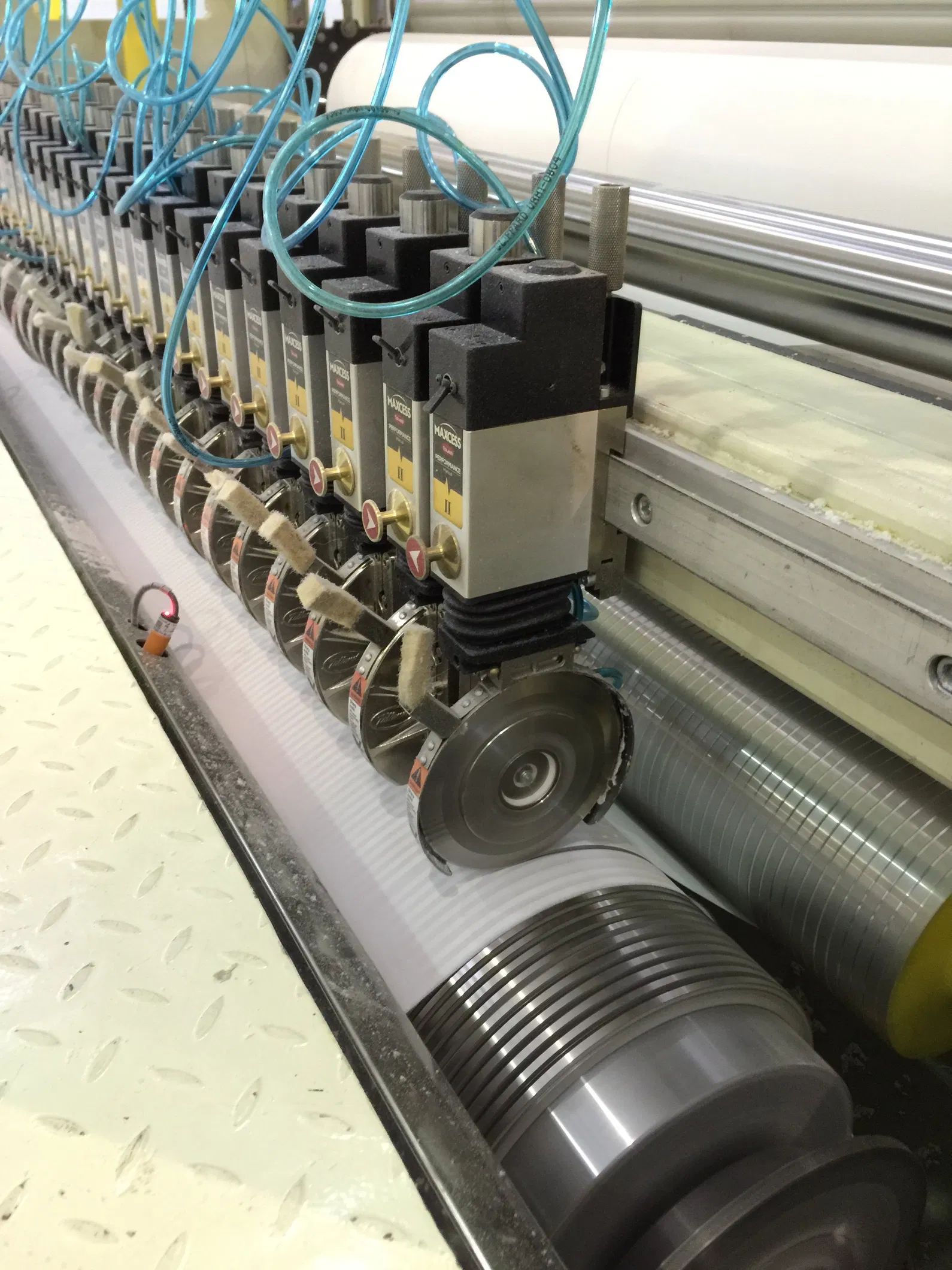 1800mm Finished Jumbo Roll Slitting Machine Rewinding With Good Efficient 1