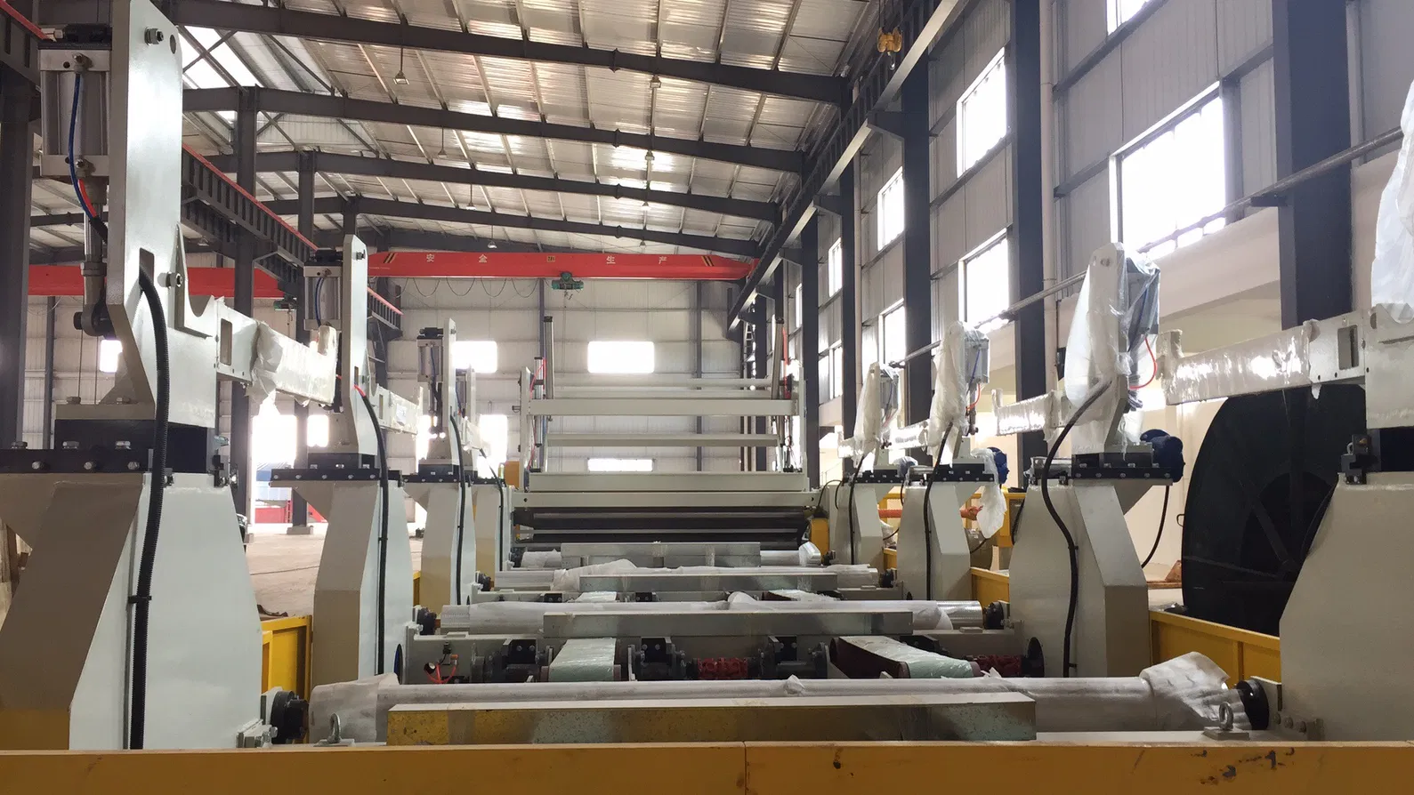 Large Diameter 1500mm Rewinding Jumbo Roll Slitter Rewinder Machine for Fast and Accurate Production 2