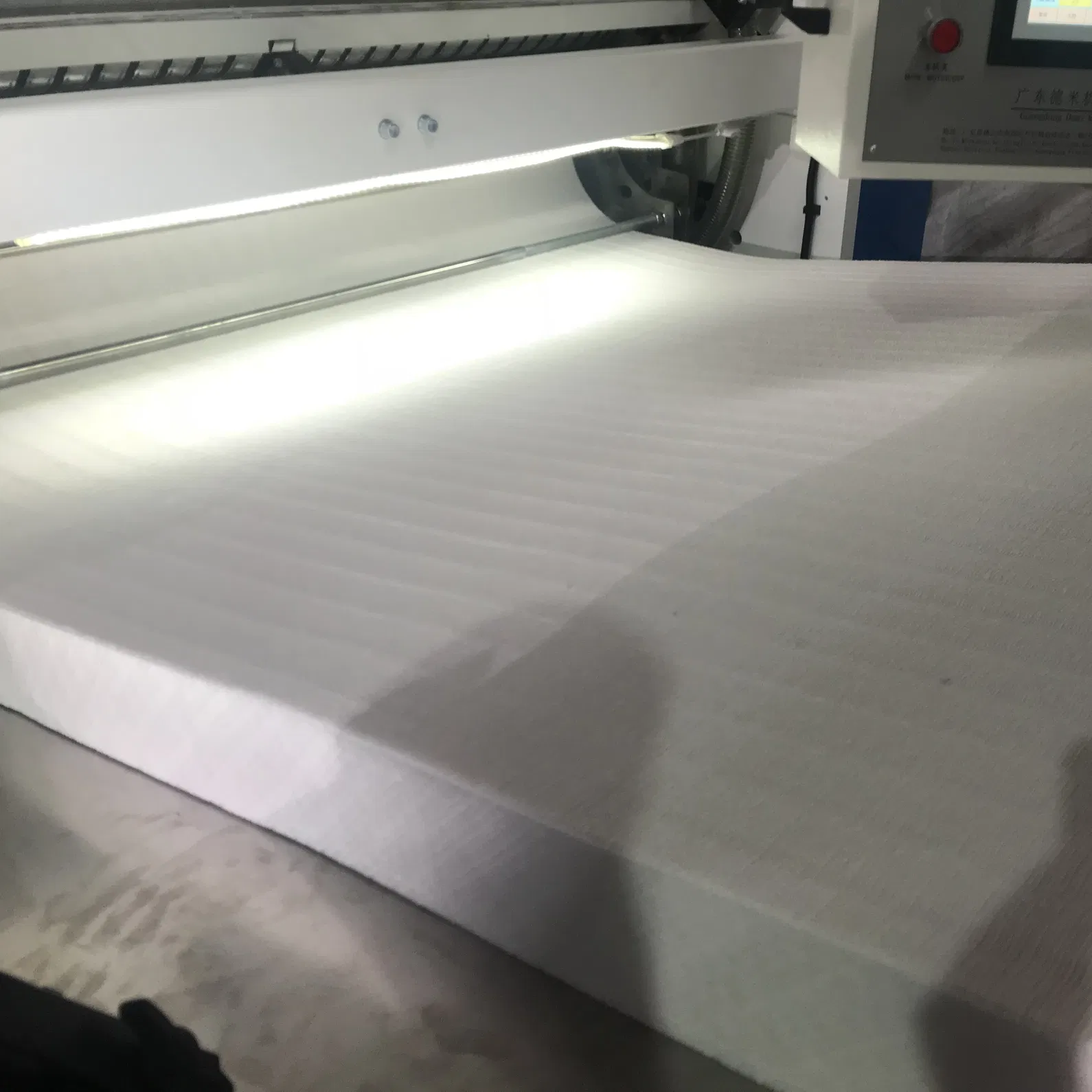 Glue Lamination Unit & Steel To Steel Embossing Unit V Fold Facial Tissue Folding Machine With Auto Transfer 3